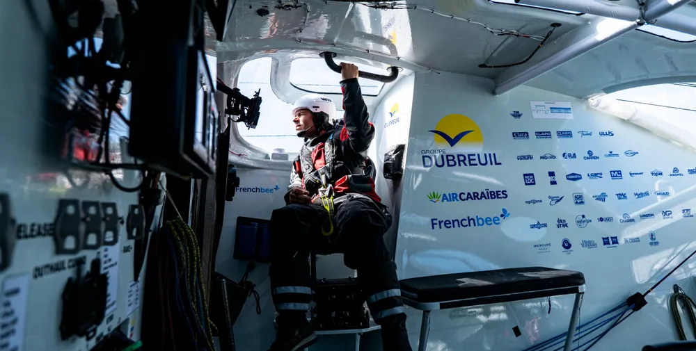 Sébastien Simon à bord de Groupe Dutreuil