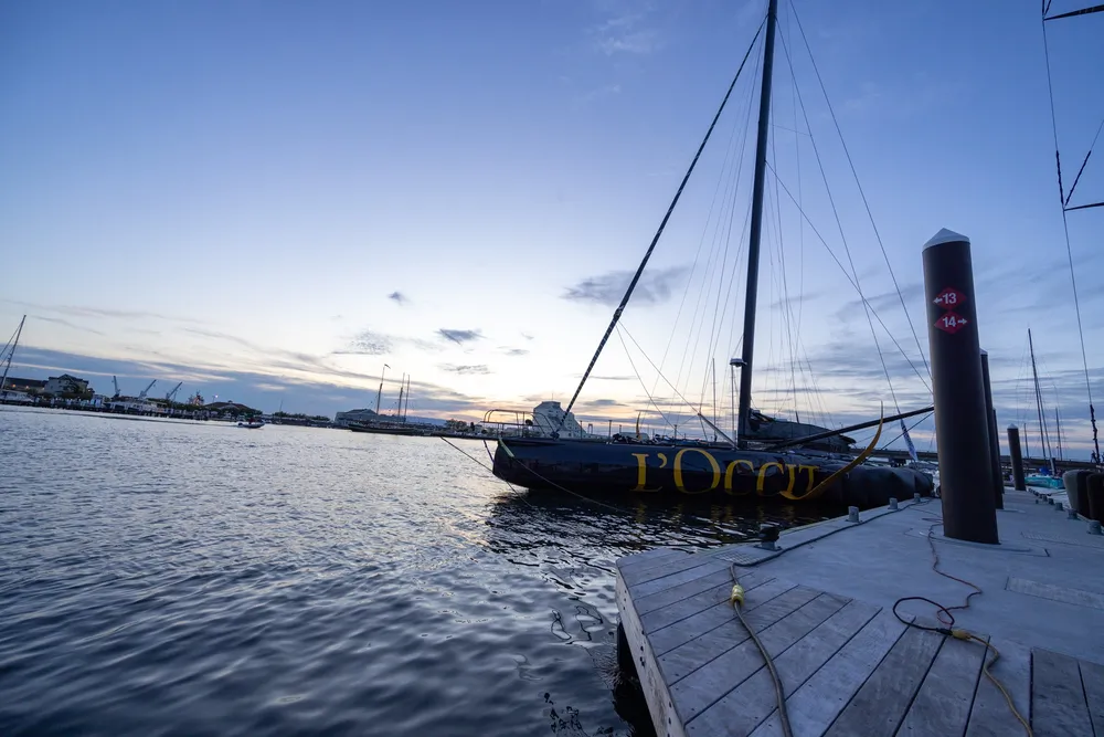 'Imoca L'Occitane en Provence, skipper Clarisse Crémer (FRA), est photographié au coucher du soleil, avant la course à la voile New York Vendee à Newport