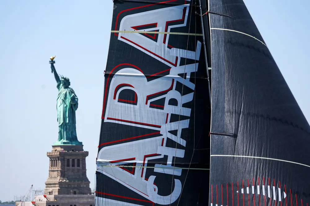 Charal devant la statue de la liberté