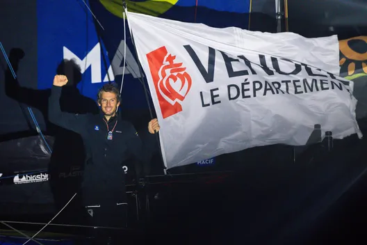 Charlie Dalin remporte la New York Vendée 