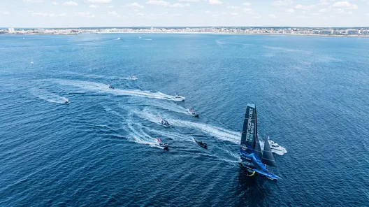 Image aérienne de l'arrivée de l'IMOCA TeamWork - Team SNEF