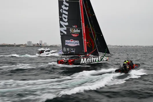 Le skipper de Maître Coq V, Yannick Bestaven (FRA), est photographié lors des arrivées de la course New York-Vendée, aux Sables d'Olonne